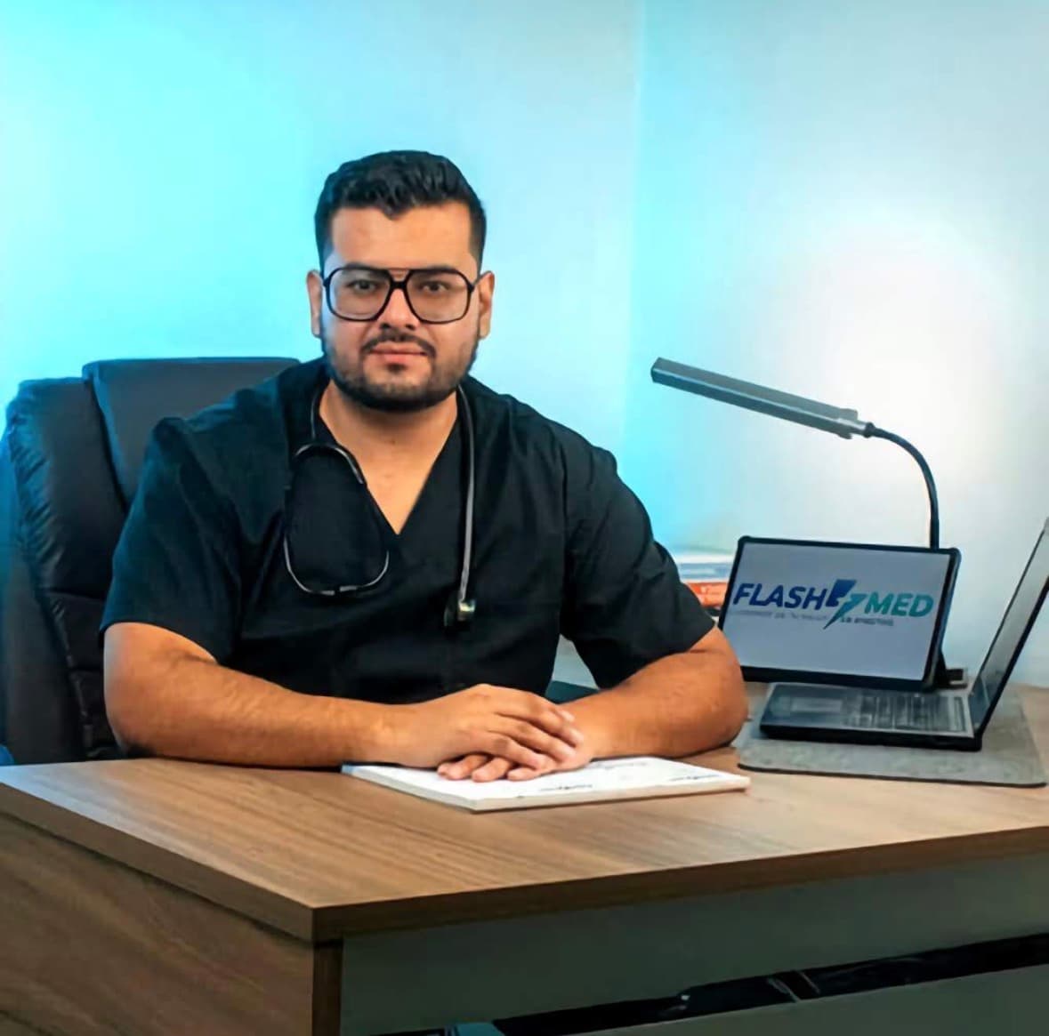 Equipo médico de FlashMed con experiencia en atención a domicilio en Quito